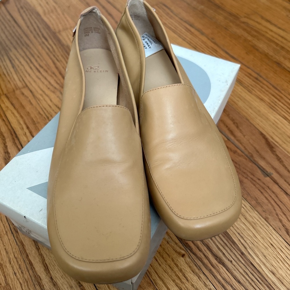 Vintage tan womens loafers nwt